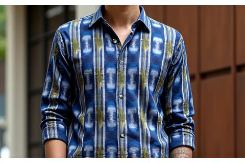 Kemeja Batik Kontemporer dengan Motif Geometris
